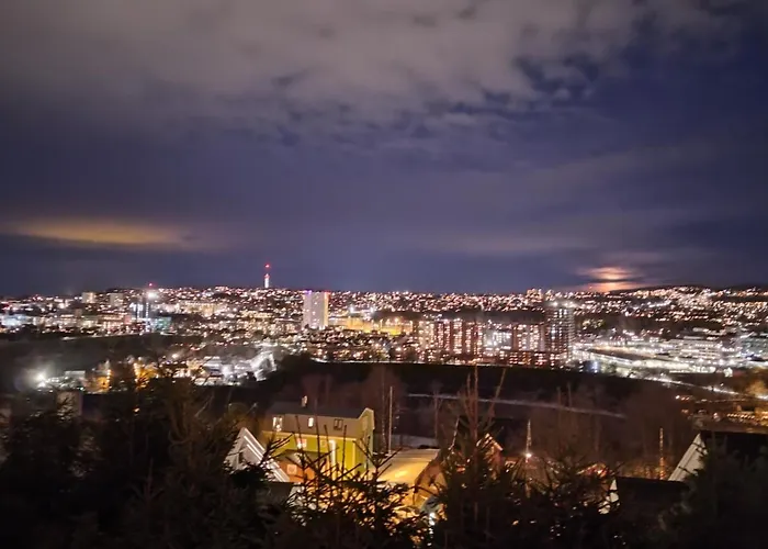 Adorable 1-Bedroom Apartment With A Fantastic View - Free Parking